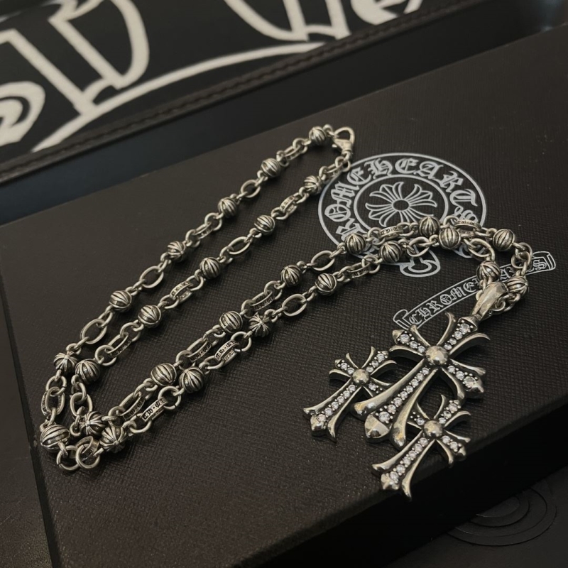 Ch*0me He**ts necklaces